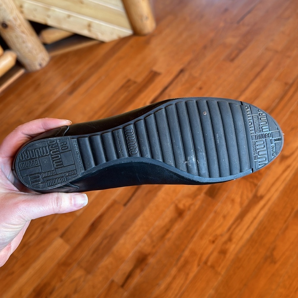 Munro Black Leather Ballet Flats 8 - 8.5 N with Metallic Bronze Cap Toe - Picture 3 of 3